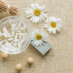 camomiles-glass-with-camomile-petals_23-2147677862